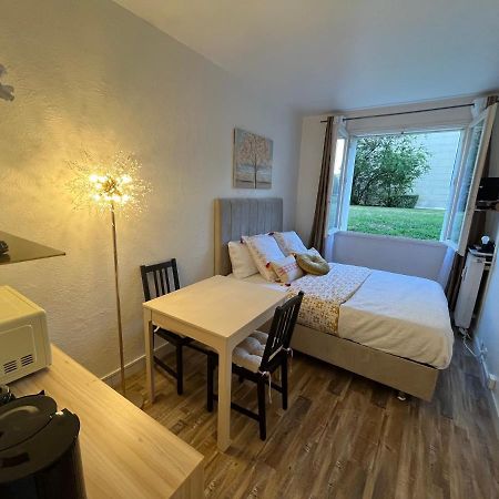 Studio Situe A 5 Min Du Chateau De Versailles Et Stationnement Gratuit Экстерьер фото