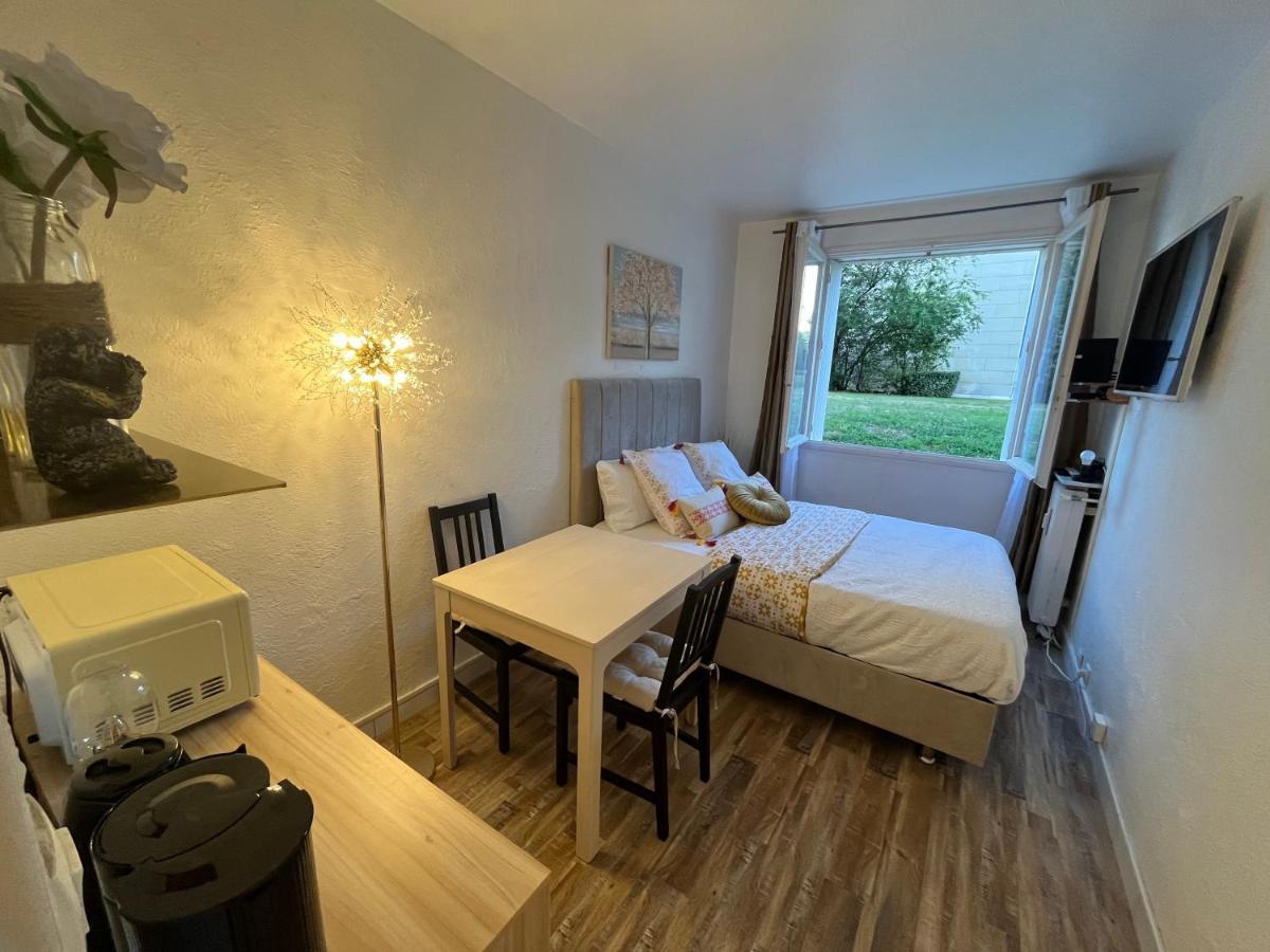 Studio Situe A 5 Min Du Chateau De Versailles Et Stationnement Gratuit Экстерьер фото